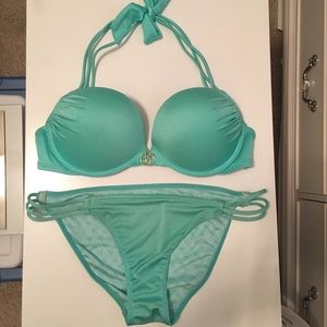 Victoria’s Secret bikini (34C top, M bottoms)